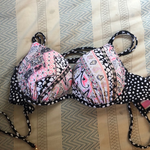 Victoria’s Secret bikini top - Picture 1 of 2
